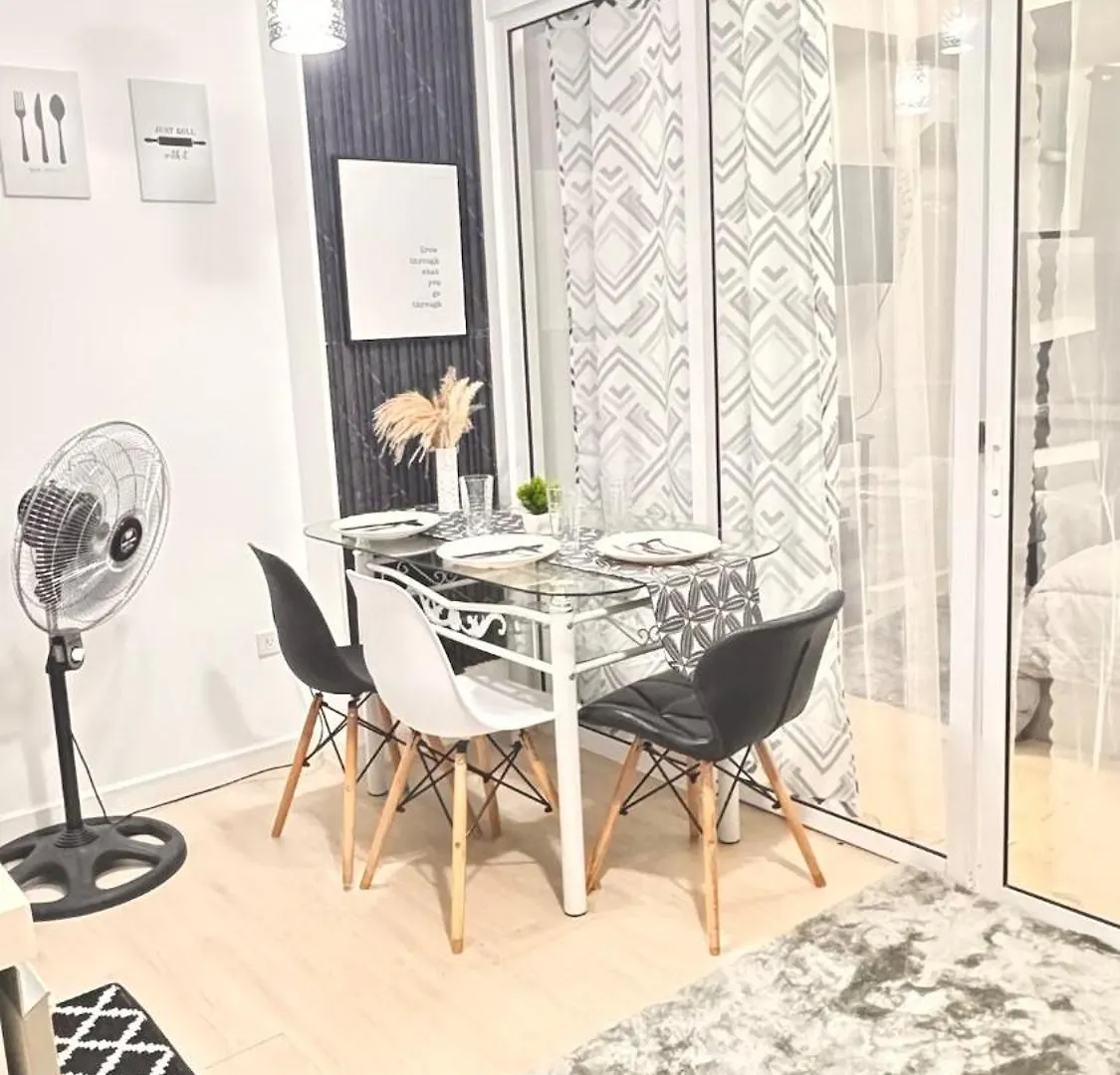 Art & Zen - Azure Staycation Manila Apartment